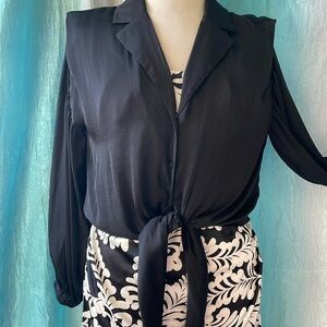 Button up  the long sleeve silk blouse & knotted up in the front